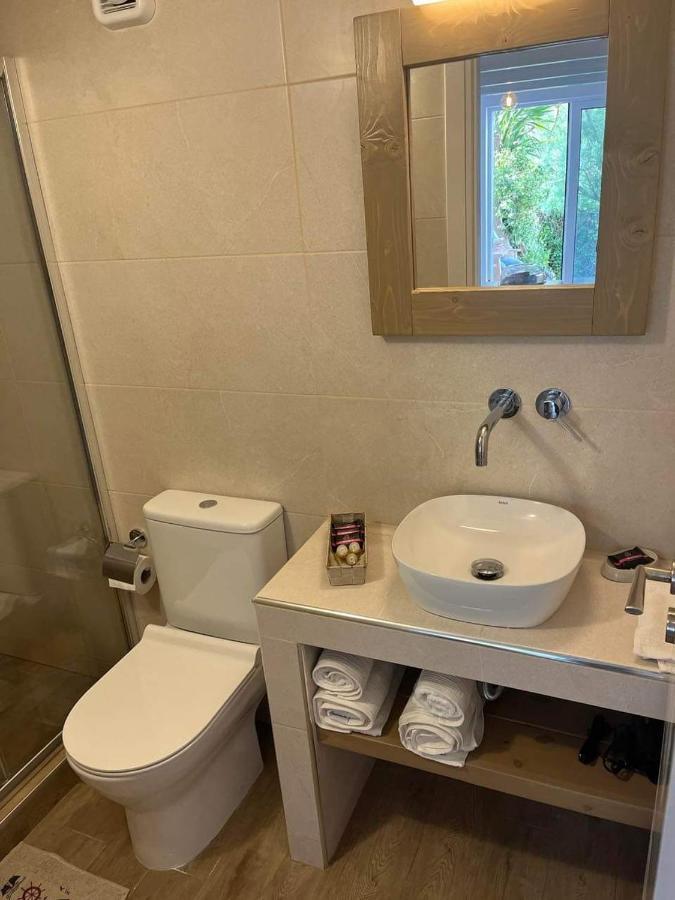 Oasis Rooms Karystos  Exteriör bild